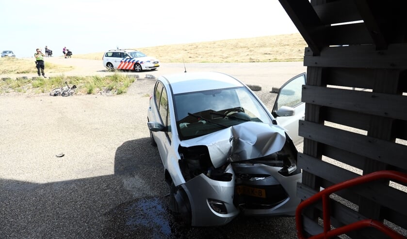 De auto raakte zwaar beschadigd bij het ongeval.