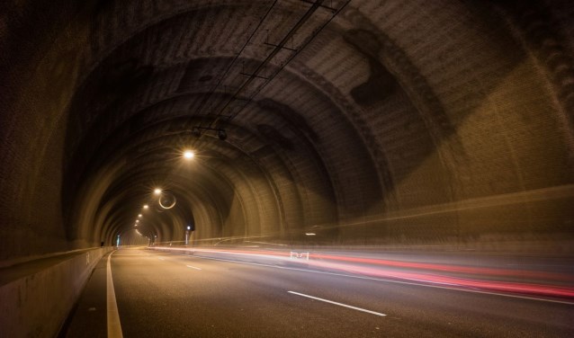 De tunnel is maar kort volledig afgesloten van verkeer.