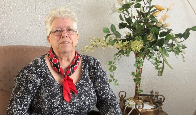 Elly van Loon was aangenaam verrast en is toch wel trots op haar lintje.