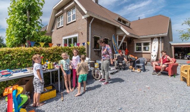 Het was mooi weer bij de eerste rommelroute door Krabbendijke.
