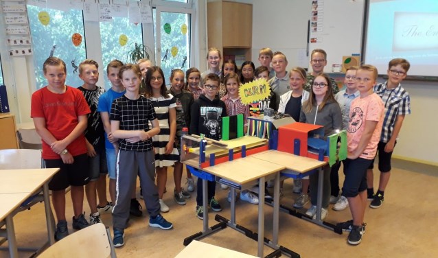Groep 7/8 Juliana van Stolbergschool wint techprijs. FOTO L. SUURLAND