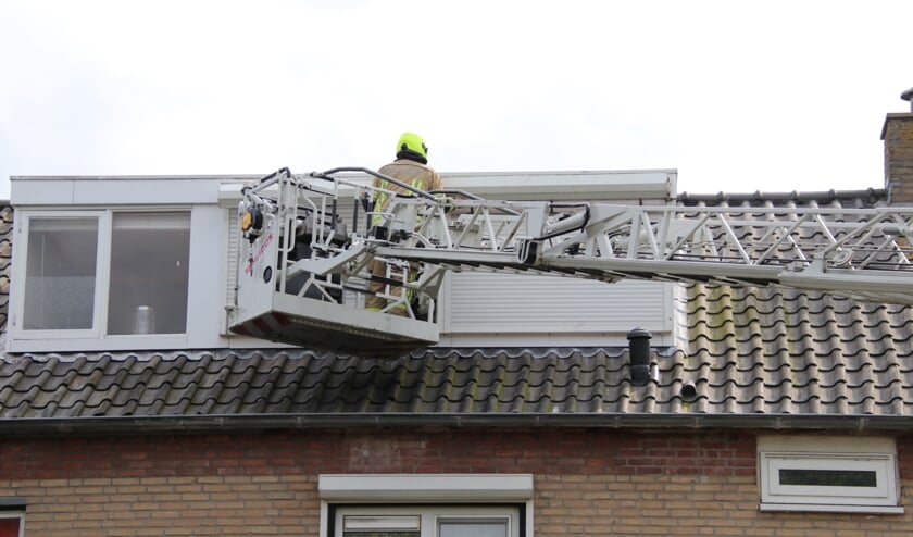 De brandweer kwam met onder andere een ladderwagen ter plekke.