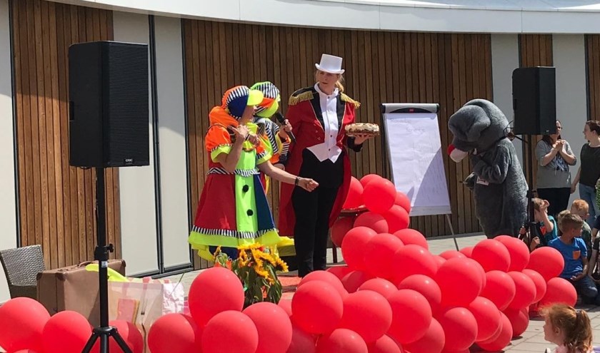 Presentatie Avond4daandse met 2 clowns en de circusdirecteur.