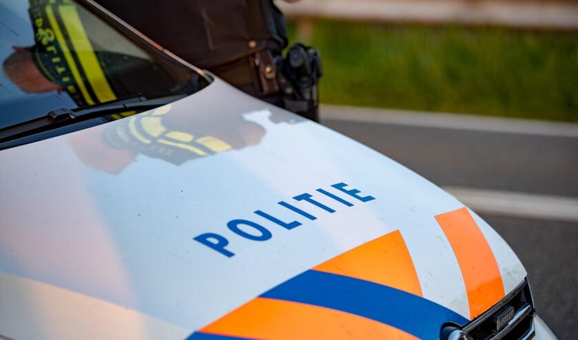 De politie doet onderzoek naar de straatroof.