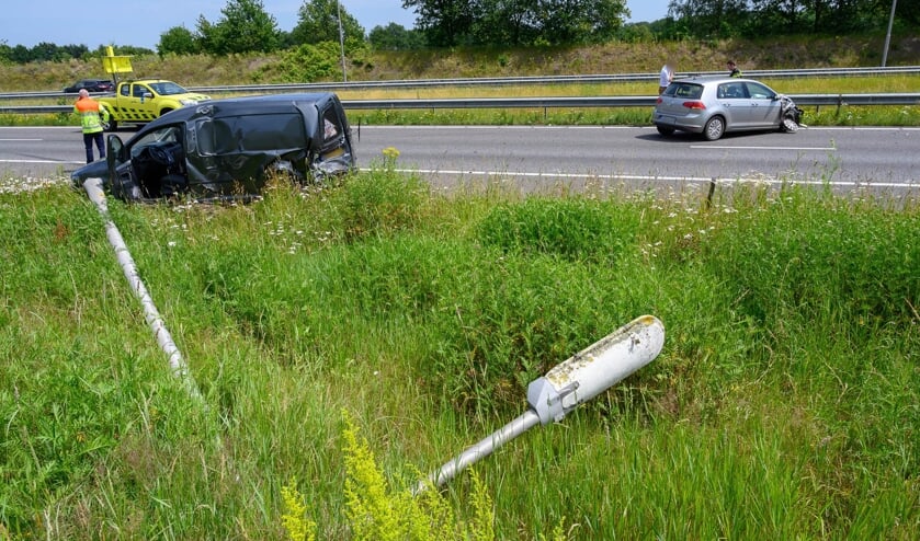 Beide auto's raakten zwaar beschadigd.