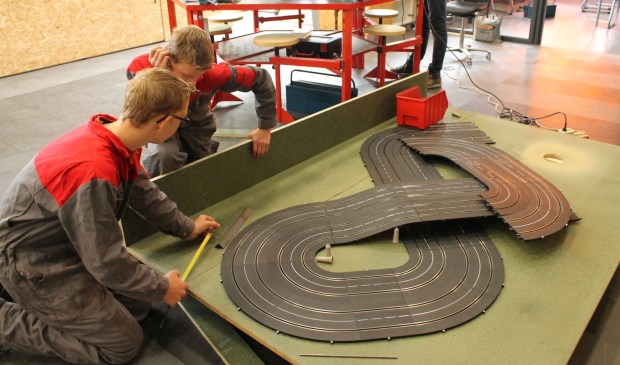De leerlingen werken in hun school aan verschillende 'groene' projecten.