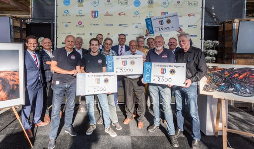 Haringparty doneert 8000 euro aan goede doelen