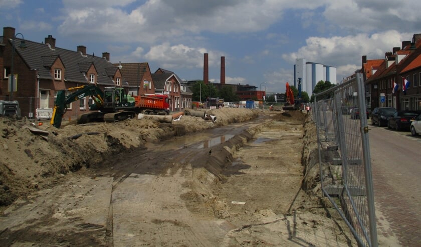 De eerste damwanden voor de haven zijn vrijdag geplaatst.