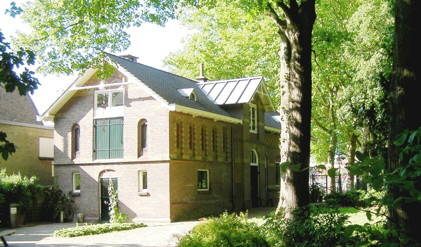 De voormalige kloosterbakkerij en Paleis voor Volksvlijt en nu poort naar de enige Hortus in Noord Brabant. FOTO FRANK VAN ANDEL