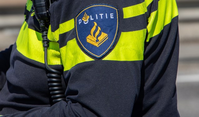 De jongens staan op camerabeelden.