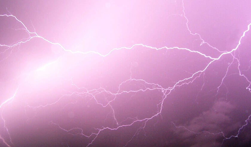Code oranje: kans op zware onweersbuien en forse windstoten