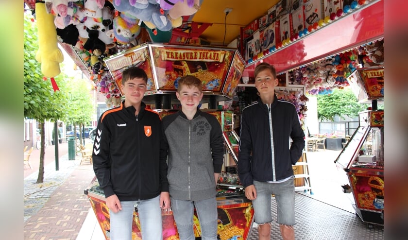 Kane, Sieb en Timo vermaken zich op de kermis van Steenbergen