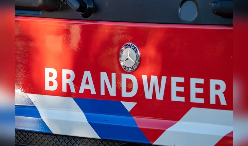 Auto gaat in vlammen op aan Monnetstede: politie sluit brandstichting niet uit