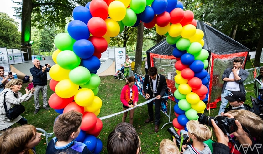 De Kindercultuurnachtburgemeester en de burgemeester openen samen breda barst 2018.