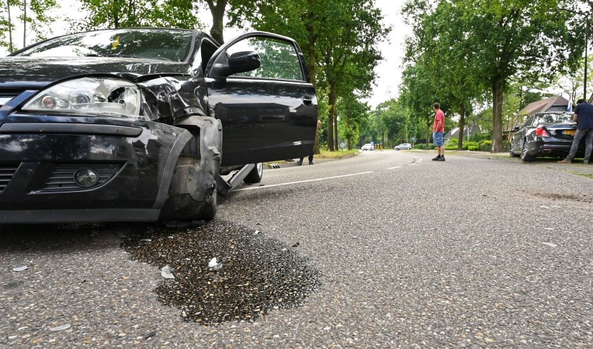 De bestuurder is naar het ziekenhuis overgebracht.