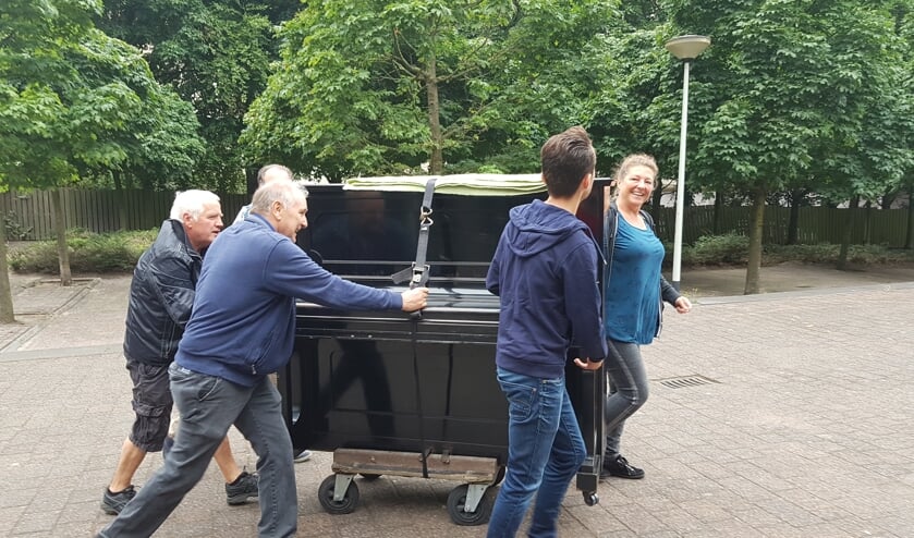 De verhuizing van de Carl Mand Coblenz piano.