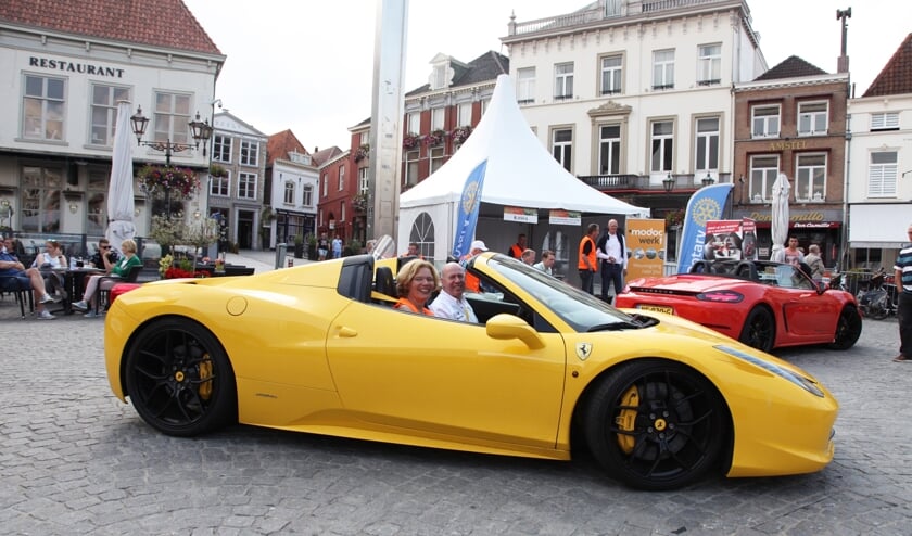 De Ferrari voor een rondrit. FOTO ROTARYCLUB