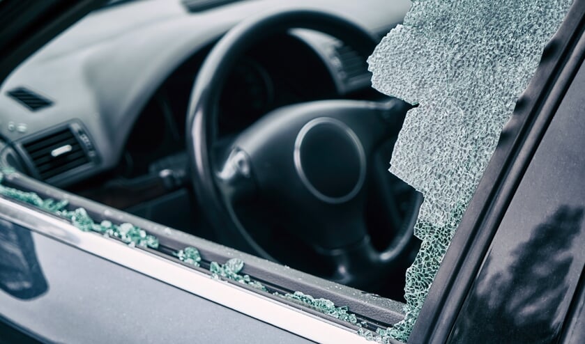 Negen auto’s vernield in Vlissingen, politie zoekt getuigen