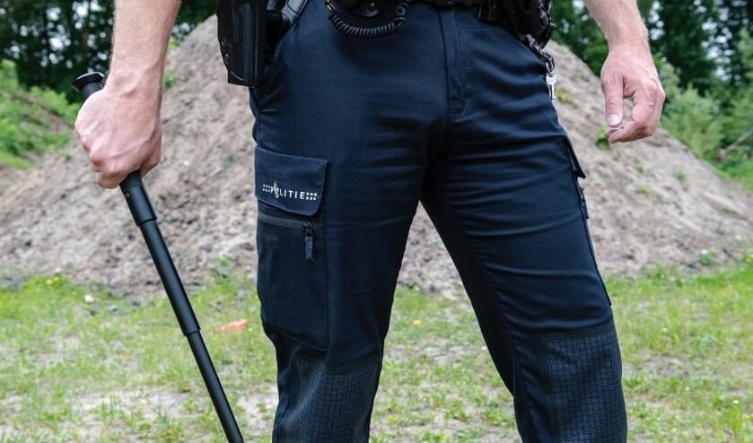 De politie moest een wapenstok gebruiken om hem te kunnen boeien.