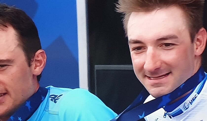 Elia Viviiani (rechts) versloeg zondag Yves Lampaert (links) in de sprint om de Europese titel.