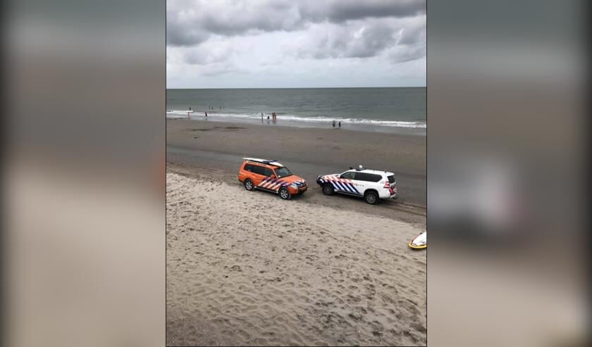 Wandelaars vinden mogelijke menselijke resten op strand Kamperland