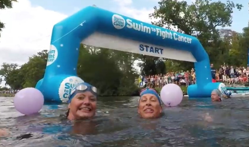 Zwemmers tijdens een eerdere editie van Swim to Fight Cancer.