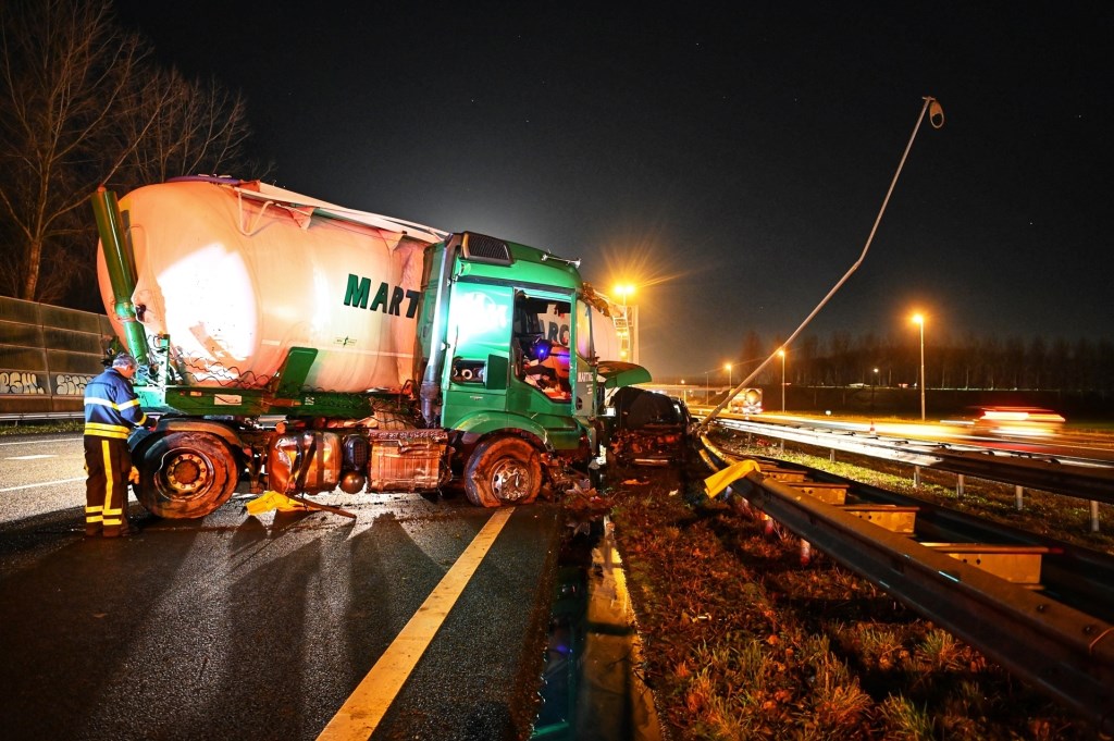 Ongeval Met Vrachtwagen Op A16 Zorgt Voor File Naar Breda