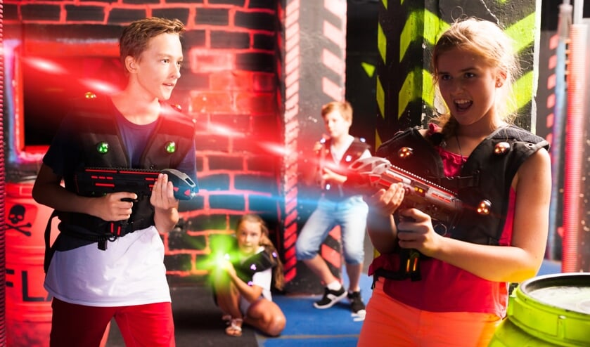 Bewegen en plezier: jongeren spelen lasergame in Meulvliet