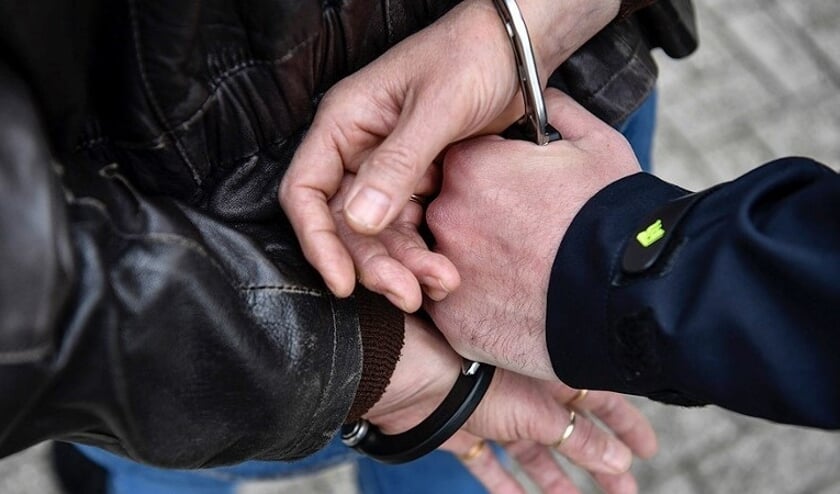 Drie aanhoudingen tijdens onrustige nacht in Middelburg