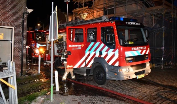 Grote schoorsteenbrand aan Korte Nobelstraat in Zierikzee - .