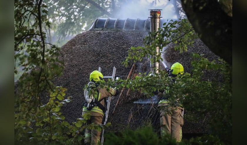 Brand in schuur met rieten dak aan de Michaelsdreef in Middelburg