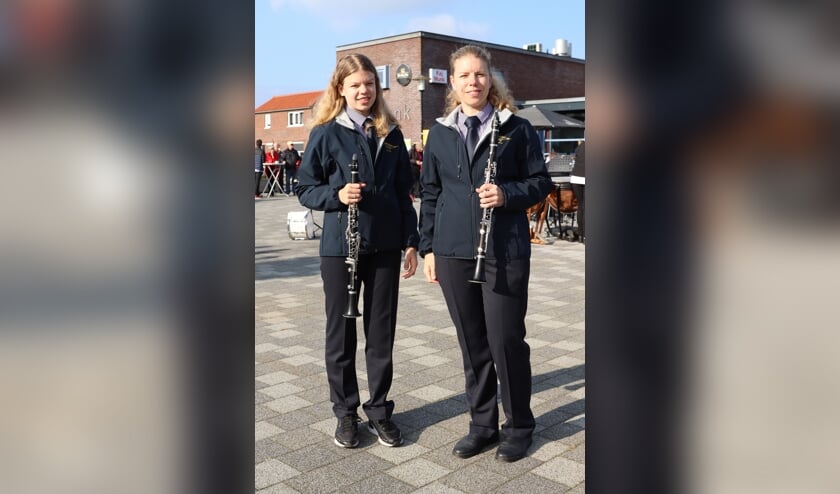 Els en Yora Martijn spelen klarinet bij Scheldegalm: ‘Je zet samen iets neer waarvan anderen ook genieten’