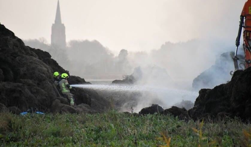 Brandweer heeft handen vol aan brand bij Sinoutskerke