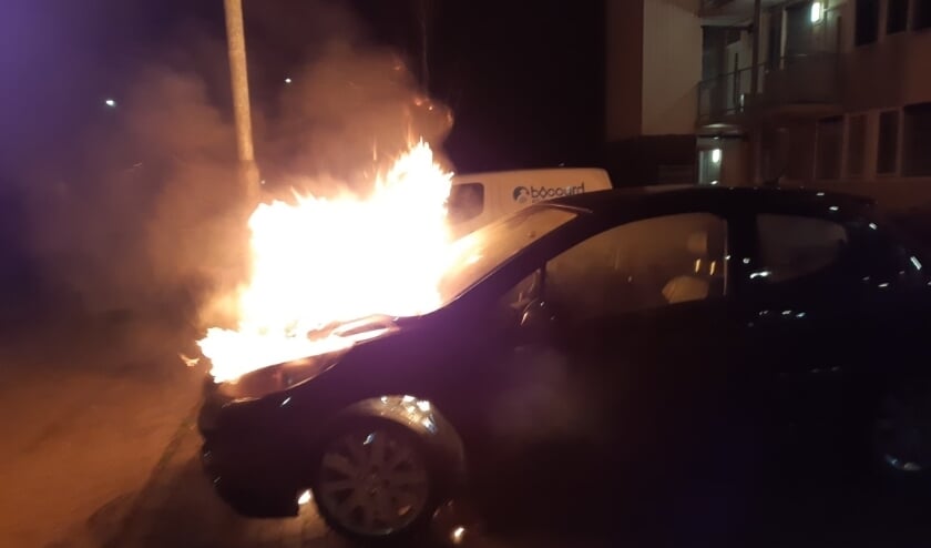 Twee auto’s aan Buitenhovelaan en Meanderlaan afgelopen nacht afgebrand