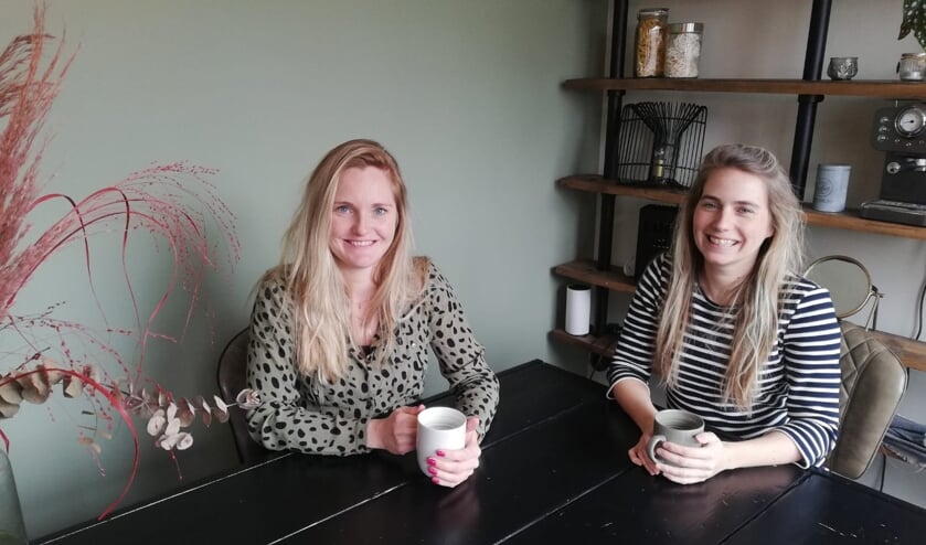 Aan de keukentafel bij Rosanne en Natascha: ‘Mensen denken dat wij de hele dag champagne drinken’