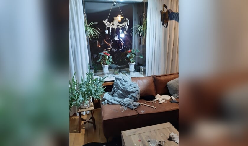 Steen door raam van woning aan Ten Ankerweg gegooid: ‘Wie doet zo iets’