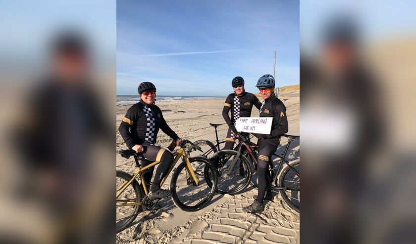 Vrienden mountainbiken 370 kilometer voor KNRM