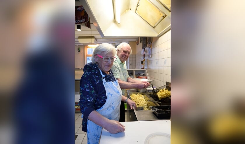 Annie en Sam maken lekkere friet, op z’n janboerenfluitjes