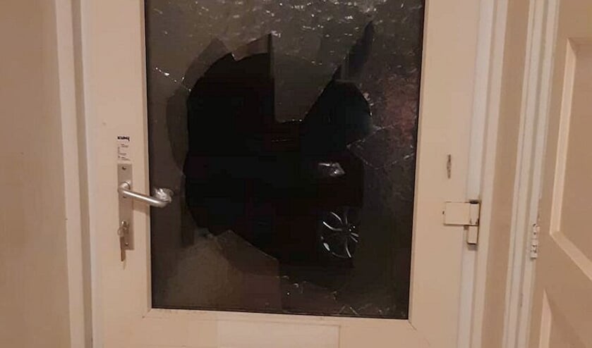 Politie onderzoekt vernieling van voordeur in Vlissingen