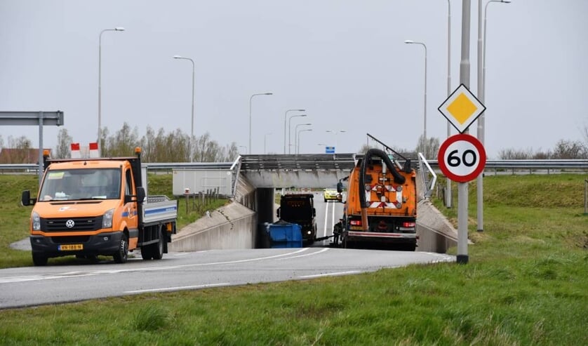 Krooneveldweg Middelburg afgesloten na schade door vrachtwagen
