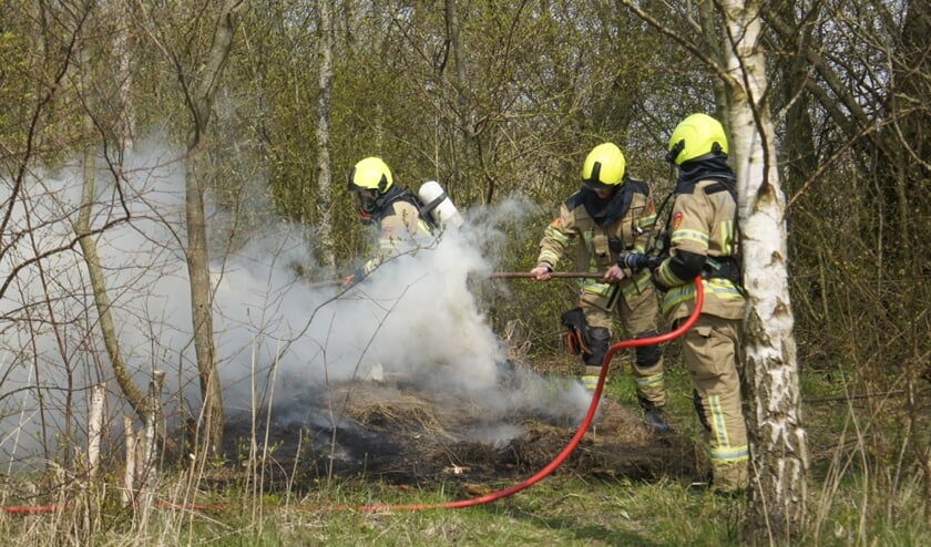 Brandweer uitgerukt voor brandje in snoeiafval in Tholen