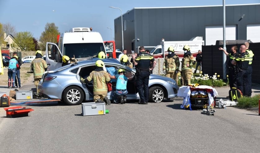 Man bekneld bij ongeluk op de Ostrea, slachtoffer vervoerd naar ziekenhuis