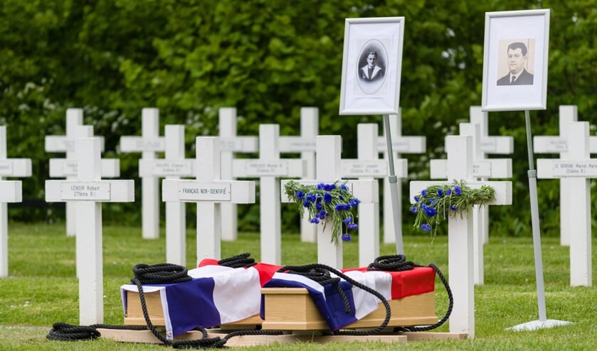 Twee soldaten herbegraven bij Franse herdenking in Kapelle