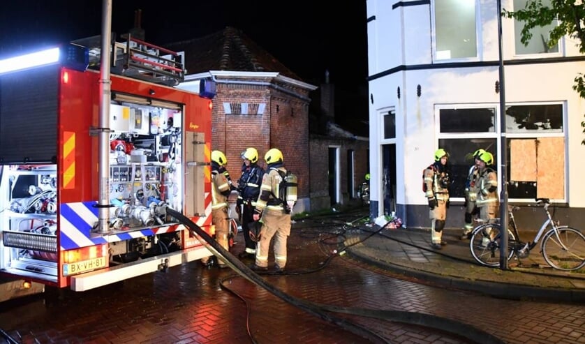 Uitslaande brand op hoek Hobeinstraat, bewoners moeten nacht elders doorbrengen