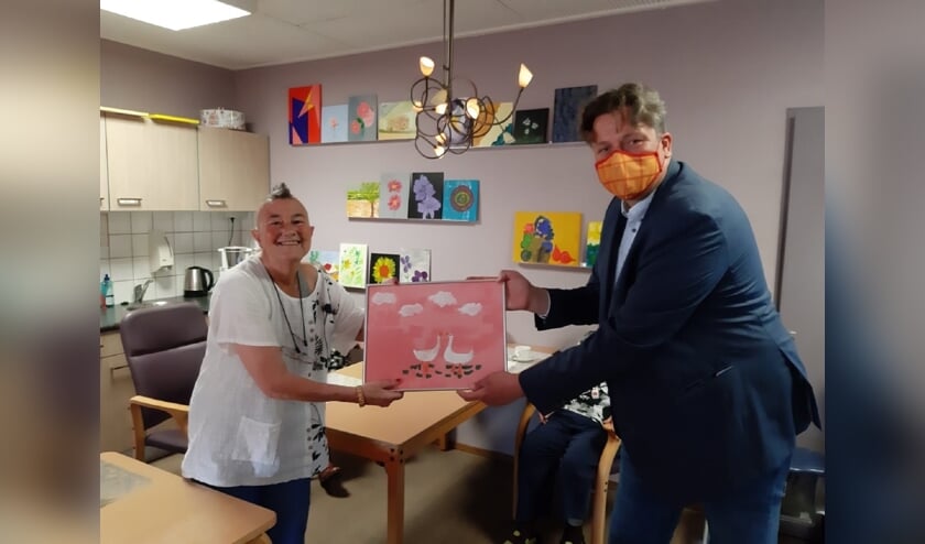 Schilderij mevrouw Van Dansik siert stadskantoor Goes op