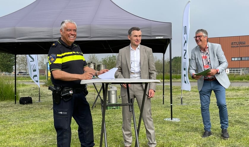 Politie en aannemer tekenen overeenkomst politiebureau Walcheren