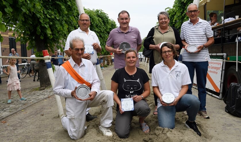 Jubilarissen Ons Genoegen in het zonnetje gezet