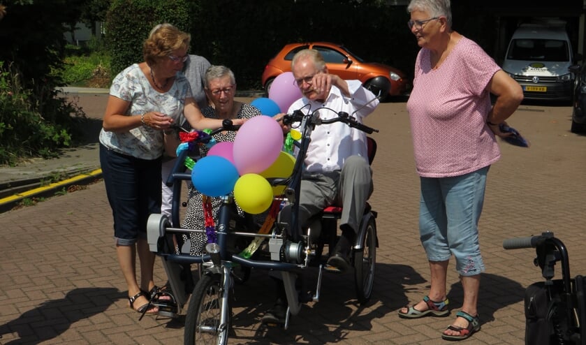 Feestelijk in gebruikneming duo-fiets Nieuw en St. Joosland