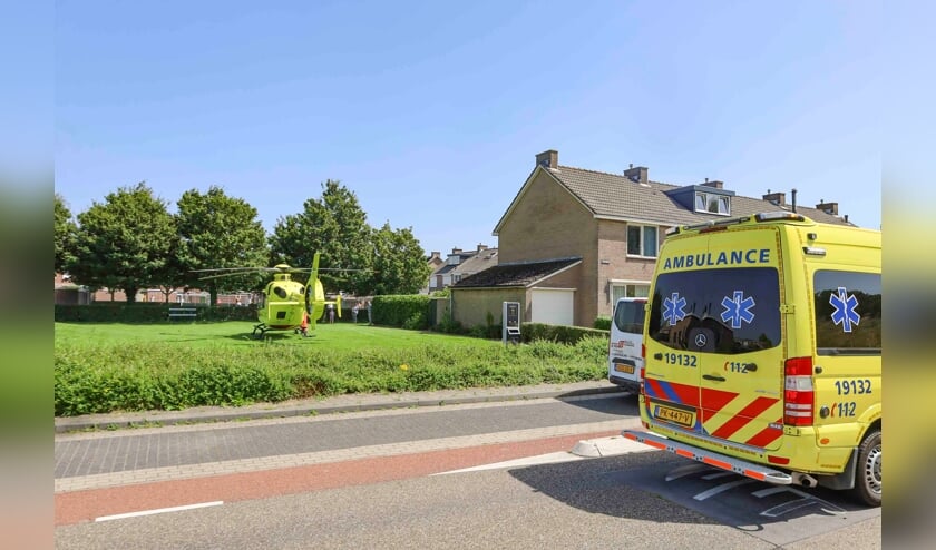 Wielrenner met spoed naar ziekenhuis na ongeval in Oost-Souburg, traumahelikopter ingezet