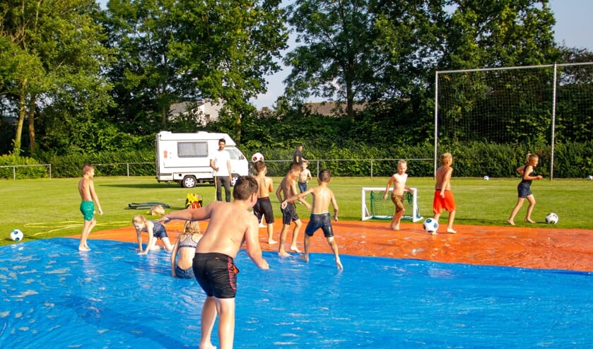 NOAD’67 jeugd slaapt op het sportpark